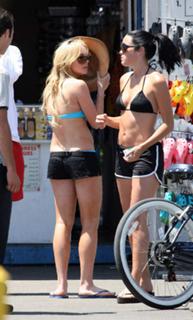 Lindsay Lohan feet photo thumbnail