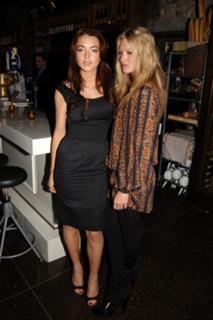 Lindsay Lohan feet photo thumbnail