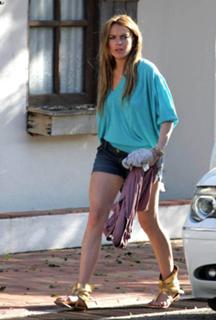 Lindsay Lohan feet photo thumbnail