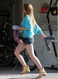 Lindsay Lohan feet photo thumbnail