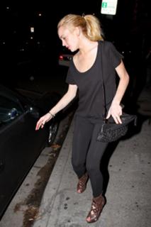 Lindsay Lohan feet photo thumbnail