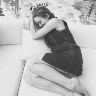 Lindsay Lohan feet photo thumbnail