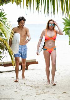 Lindsay Lohan feet photo thumbnail
