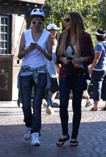 Lindsay Lohan feet photo thumbnail