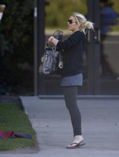 Lindsay Lohan feet photo thumbnail