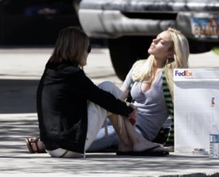 Lindsay Lohan feet photo thumbnail