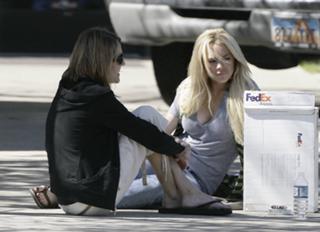 Lindsay Lohan feet photo thumbnail