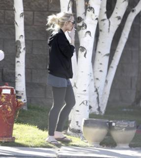 Lindsay Lohan feet photo thumbnail