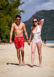 Lindsay Lohan feet photo thumbnail