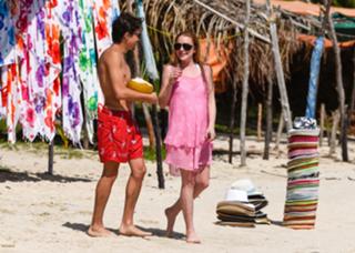 Lindsay Lohan feet photo thumbnail