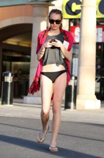 Lindsay Lohan feet photo thumbnail