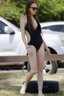 Lindsay Lohan feet photo thumbnail