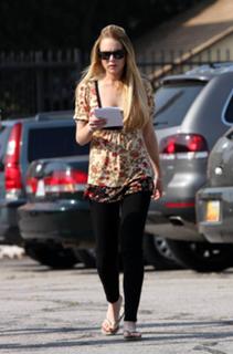 Lindsay Lohan feet photo thumbnail