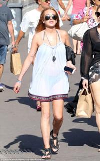 Lindsay Lohan feet photo thumbnail