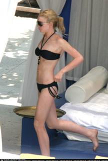 Lindsay Lohan feet photo thumbnail