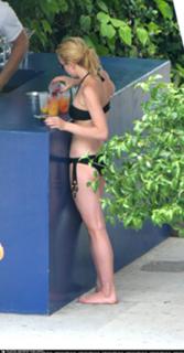 Lindsay Lohan feet photo thumbnail