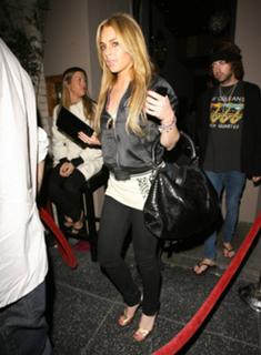 Lindsay Lohan feet photo thumbnail