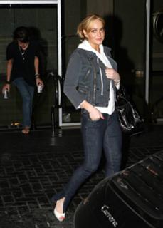 Lindsay Lohan feet photo thumbnail