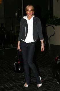 Lindsay Lohan feet photo thumbnail