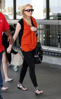 Lindsay Lohan feet photo thumbnail