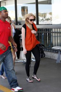 Lindsay Lohan feet photo thumbnail
