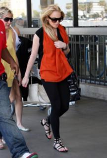 Lindsay Lohan feet photo thumbnail