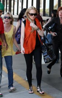 Lindsay Lohan feet photo thumbnail