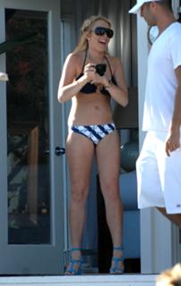 Lindsay Lohan feet photo thumbnail