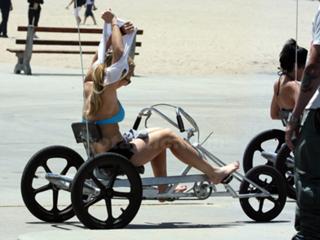 Lindsay Lohan feet photo thumbnail