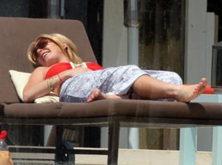 Lindsay Lohan feet photo thumbnail