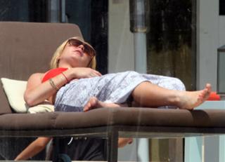 Lindsay Lohan feet photo thumbnail