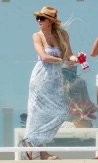 Lindsay Lohan feet photo thumbnail