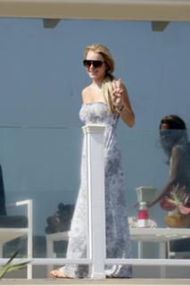 Lindsay Lohan feet photo thumbnail