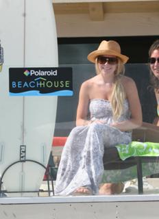 Lindsay Lohan feet photo thumbnail