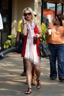 Lindsay Lohan feet photo thumbnail