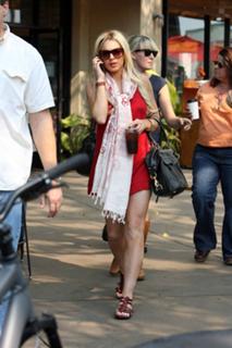 Lindsay Lohan feet photo thumbnail