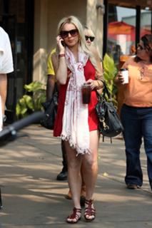 Lindsay Lohan feet photo thumbnail