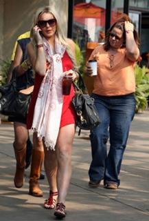 Lindsay Lohan feet photo thumbnail