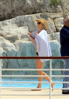 Lindsay Lohan feet photo thumbnail