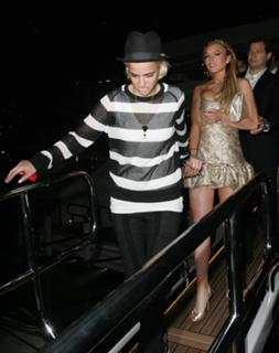 Lindsay Lohan feet photo thumbnail