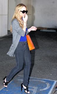 Lindsay Lohan feet photo thumbnail