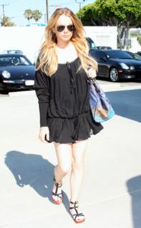 Lindsay Lohan feet photo thumbnail