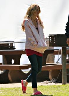 Lindsay Lohan feet photo thumbnail