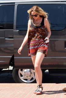 Lindsay Lohan feet photo thumbnail