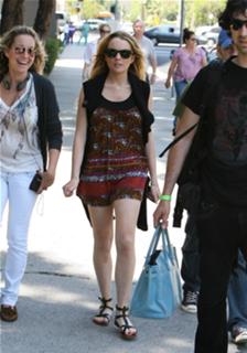 Lindsay Lohan feet photo thumbnail