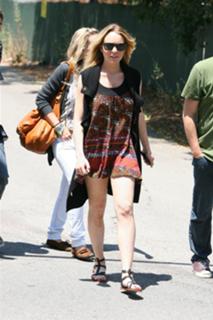 Lindsay Lohan feet photo thumbnail