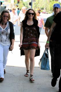 Lindsay Lohan feet photo thumbnail