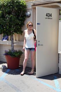 Lindsay Lohan feet photo thumbnail