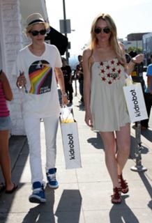 Lindsay Lohan feet photo thumbnail