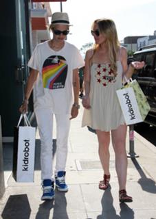 Lindsay Lohan feet photo thumbnail